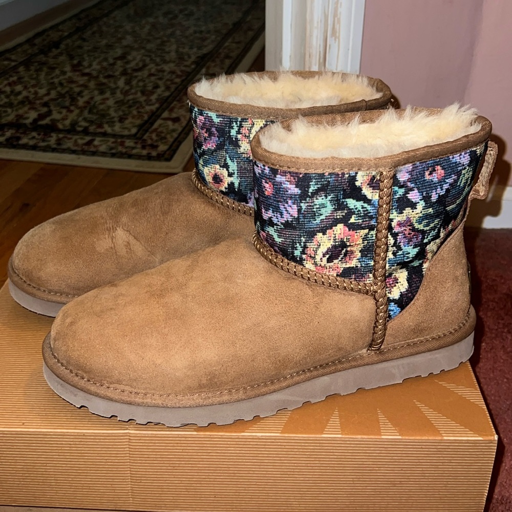 COPY - UGG Mini Floral Grunge Boots